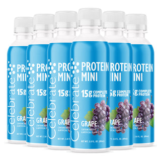 Botellas múltiples de Celebrate Proteína Mini Grape sabor sobre un fondo blanco