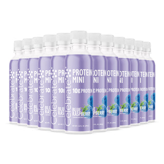 Varios envases de sabor Mini Blue Raspberry de Proteína sobre un fondo blanco