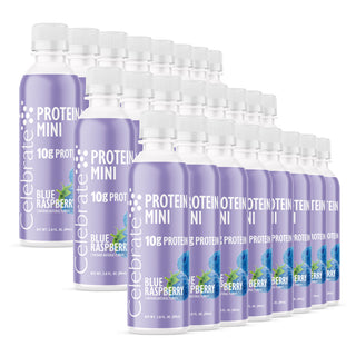 Varias botellas de Celebrate Proteína Mini con sabor a frambuesa azul sobre un fondo blanco